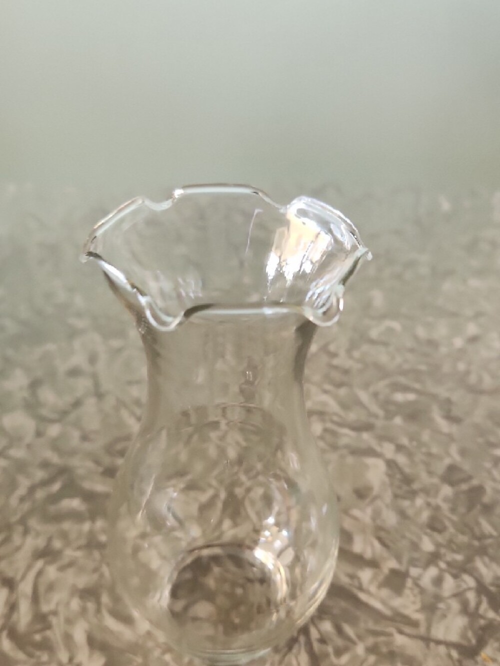 Source Unknown Clear Ruffled Rim Glass Vase - Picture 5 of 9